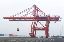 9 Container Cranes (ship to shore)