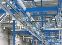 Conveyor to move cable harnesses automatically from one to another workplace