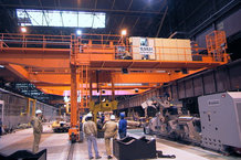 Vertical energy supply on a half-gantry crane