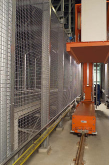 Warehousing - refrigerated warehouse Electrification and travel detection for picking units
